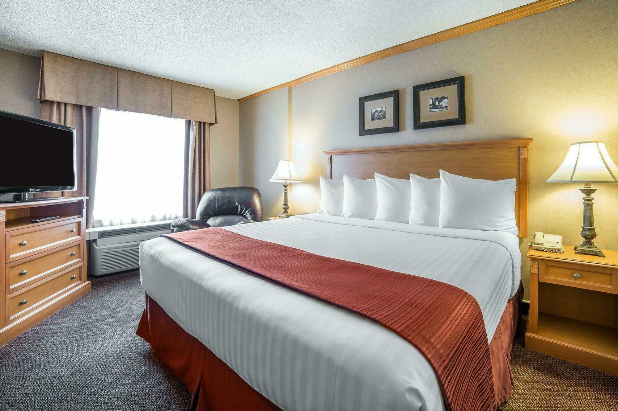 Quality & Near Event Center Hotel