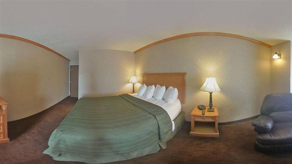 Hotel Quality & Near Event Center